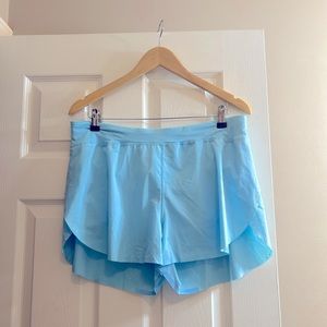 UNWORN Blue lululemon Fast and Free Reflective mid-rise shorts Size: 12 (large)